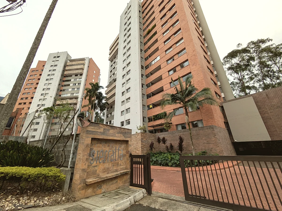 Acceso al conjunto — Jardines de Sierralta